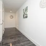 Gorgeous 3Br High-Rise With Pool, Spa & City Views