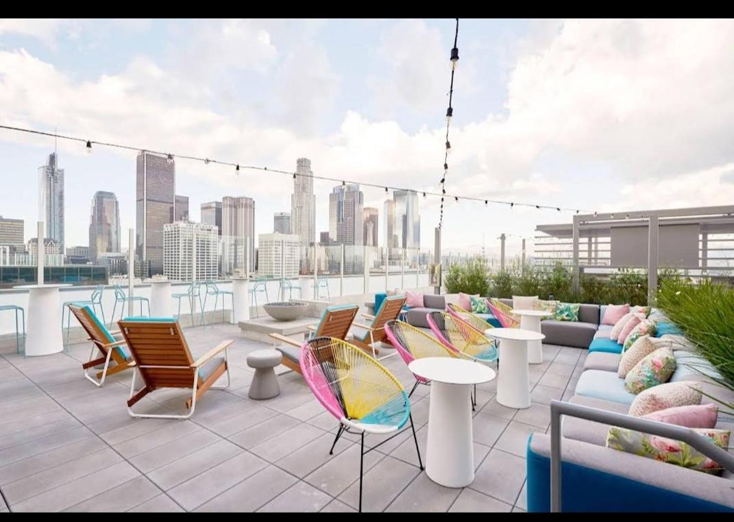 Gorgeous 3br High-rise With Pool, & Views Los Angeles