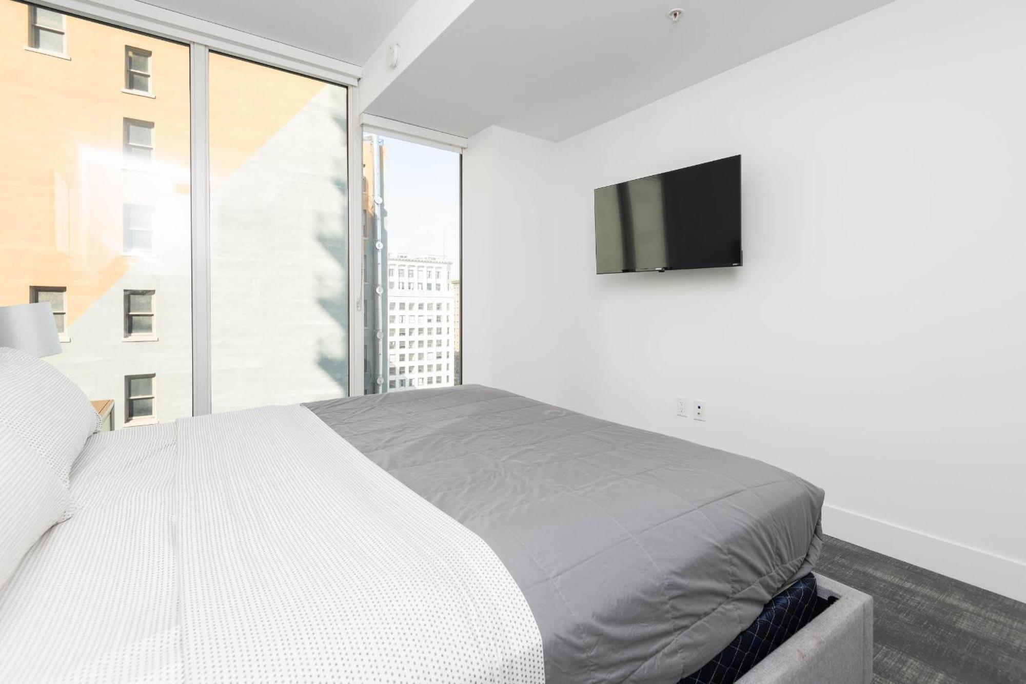 Gorgeous 3br High-rise With Pool, & Views Apartamento Los Angeles