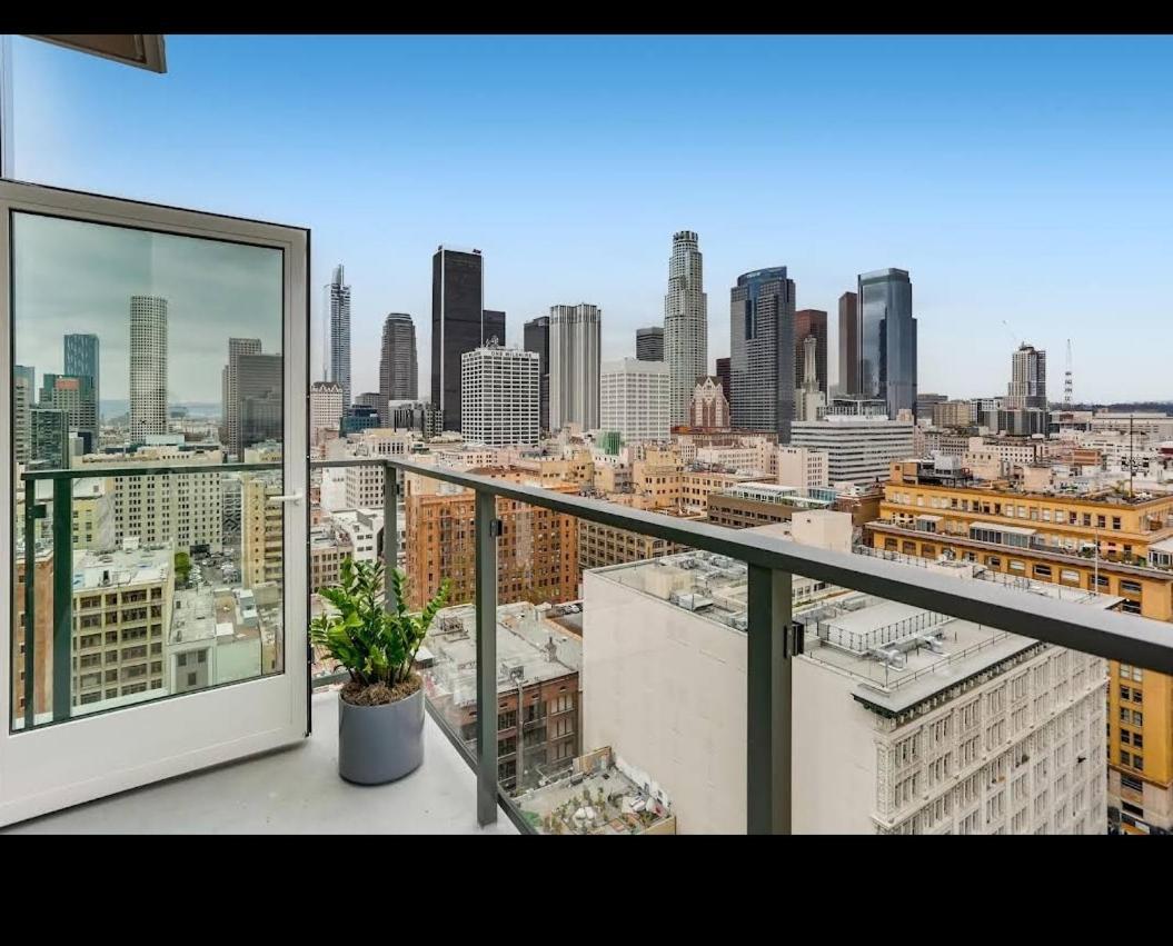 Gorgeous 3br High-rise With Pool, & Views