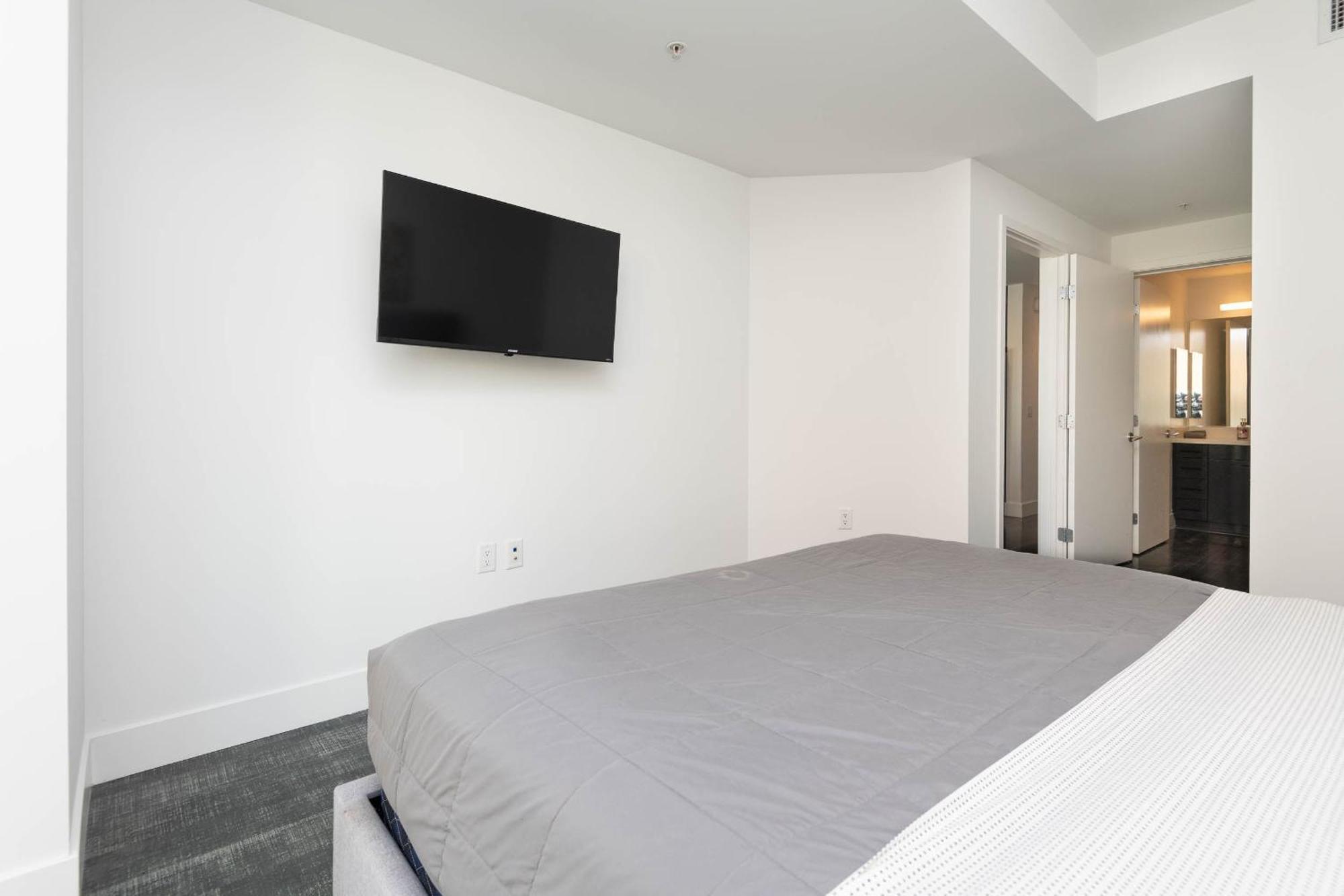 Gorgeous 3br High-rise With Pool, & Views Apartamento *