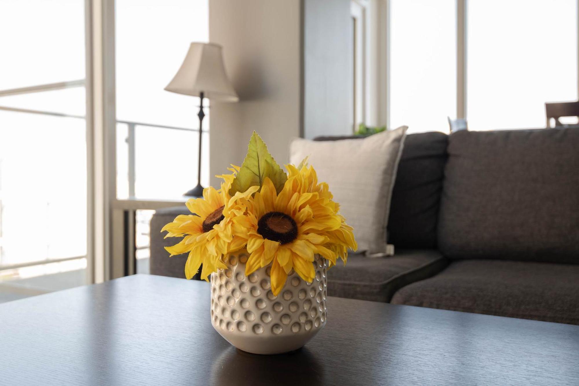 Gorgeous 3br High-rise With Pool, & Views Apartamento